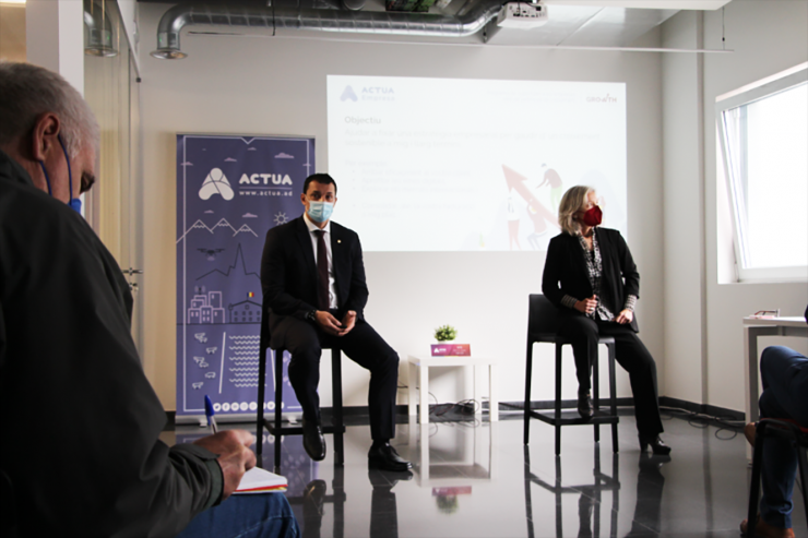 El ministre de Presidència, Economia i Empresa i president d'Actua, Jordi Gallardo, i la directora d'Acuta Empresa, Jusith Hidalgo, durant la roda de premsa d'aquest dimarts.